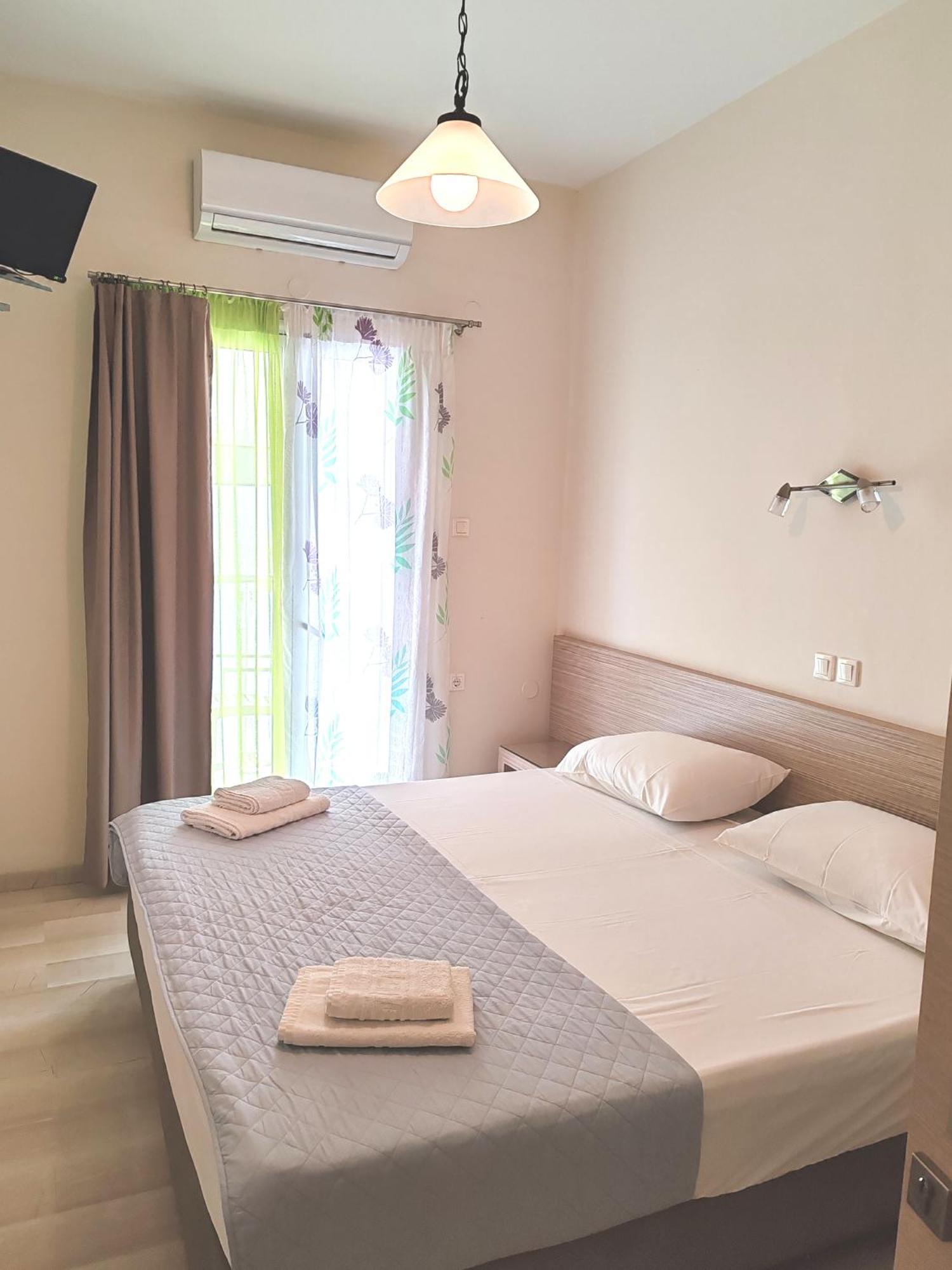 Angelica Studios And Apartments Agia Marina Esterno foto