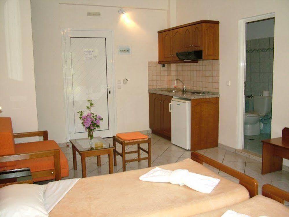 Angelica Studios And Apartments Agia Marina Esterno foto